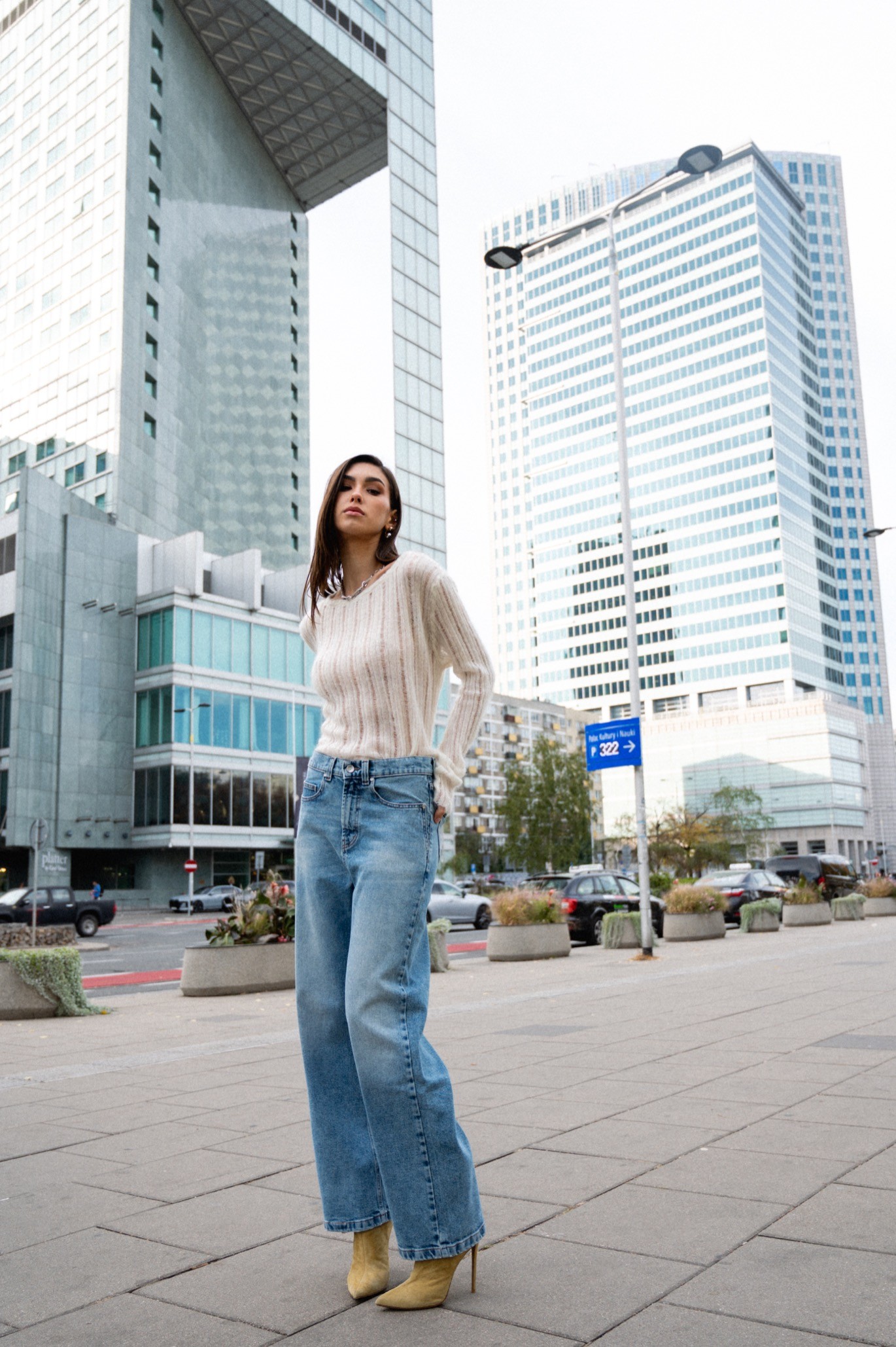 Sweter ażurowy CHARM Sweter ażurowy CHARM