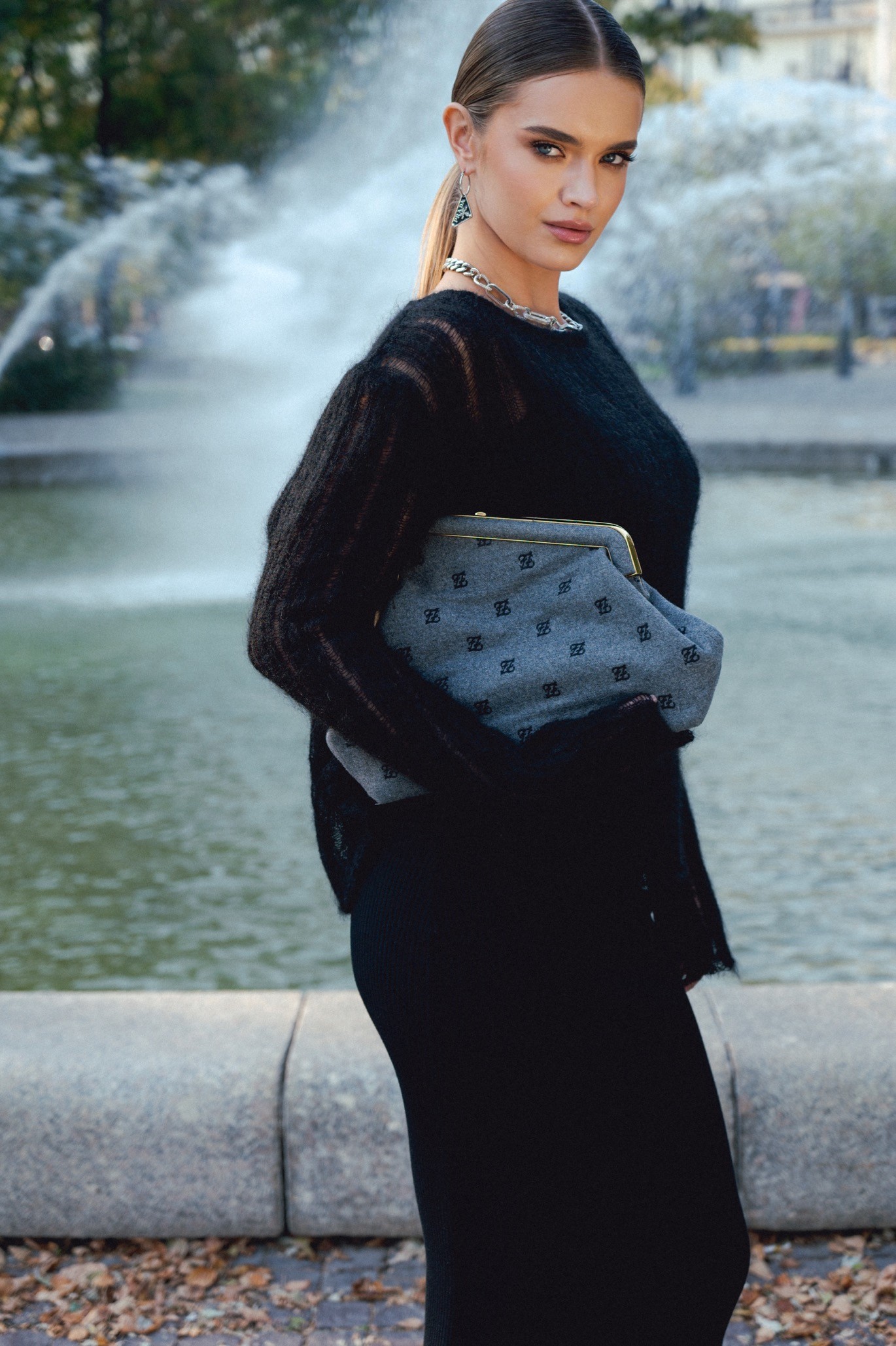 Sweter ażurowy CHARM Sweter ażurowy CHARM
