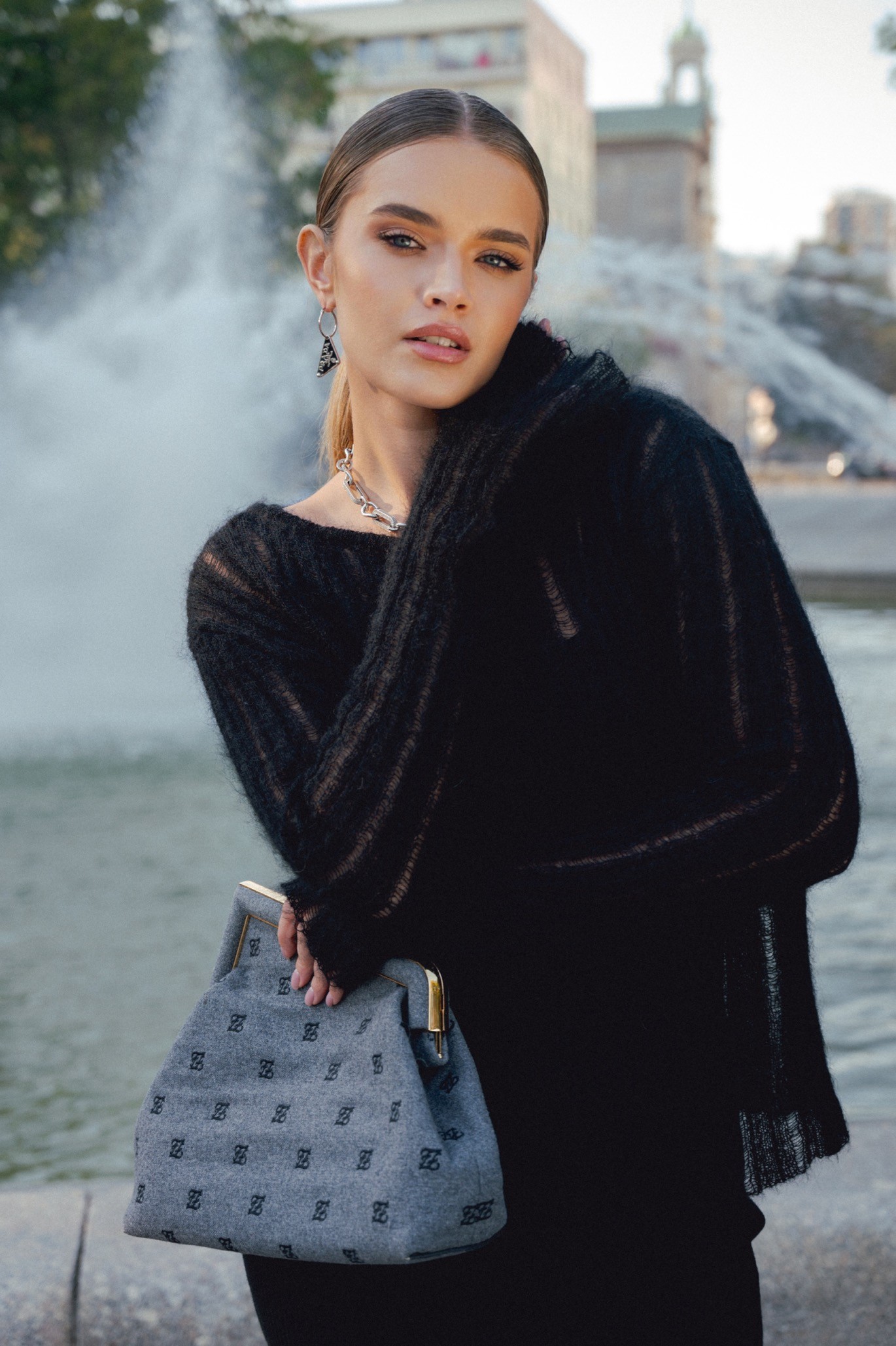 Sweter ażurowy CHARM Sweter ażurowy CHARM