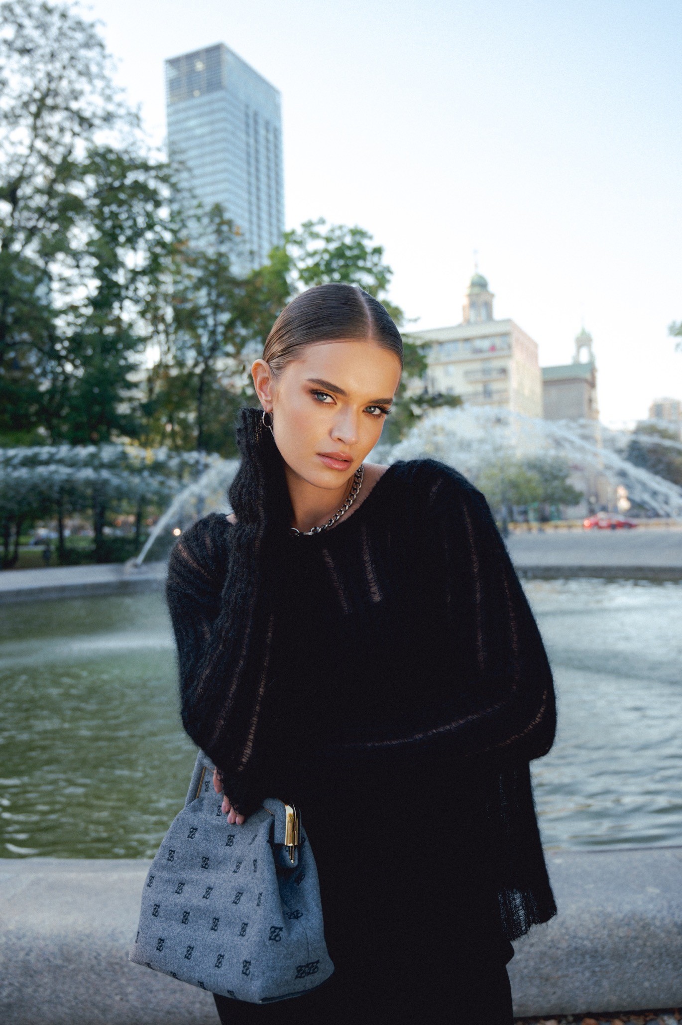 Sweter ażurowy CHARM Sweter ażurowy CHARM