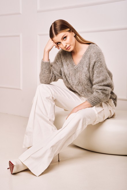 Sweter z dekoltem COZY szary